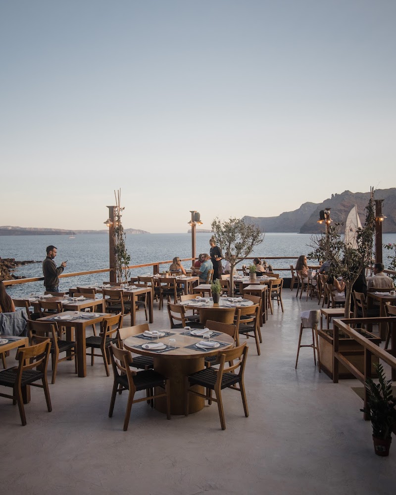 Ammoudi Fish Tavern