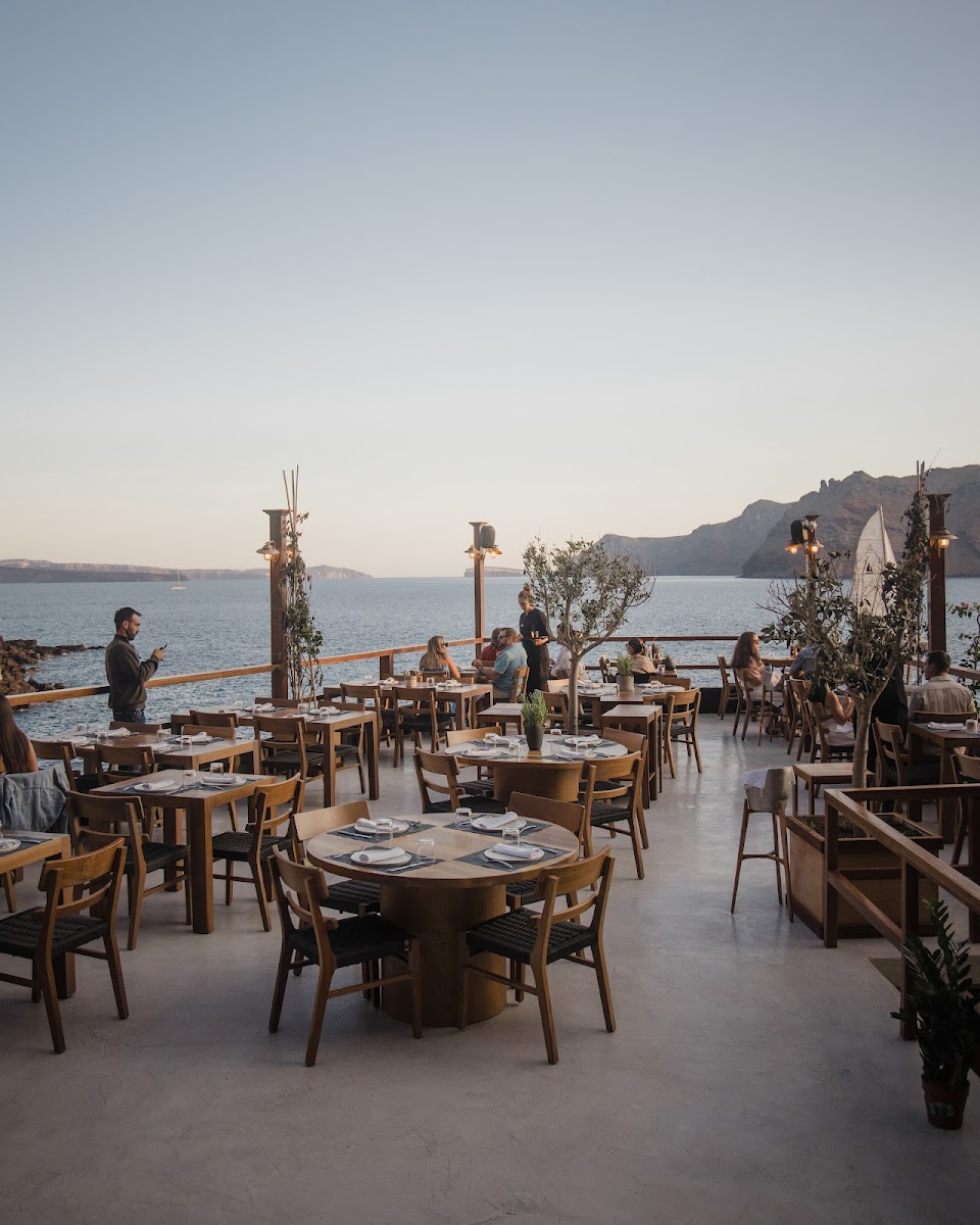 Ammoudi Fish Tavern