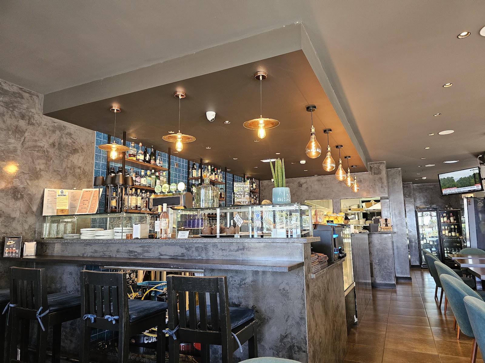 AVENIDA GastroPub & Grill