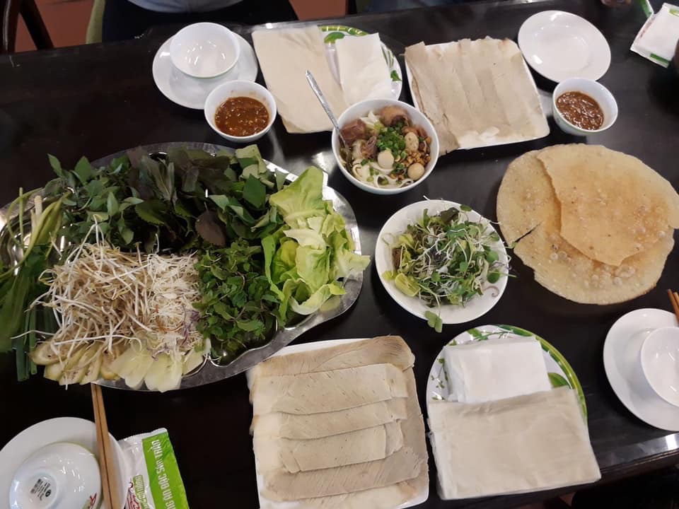 Bánh tráng cuốn thịt heo Trần