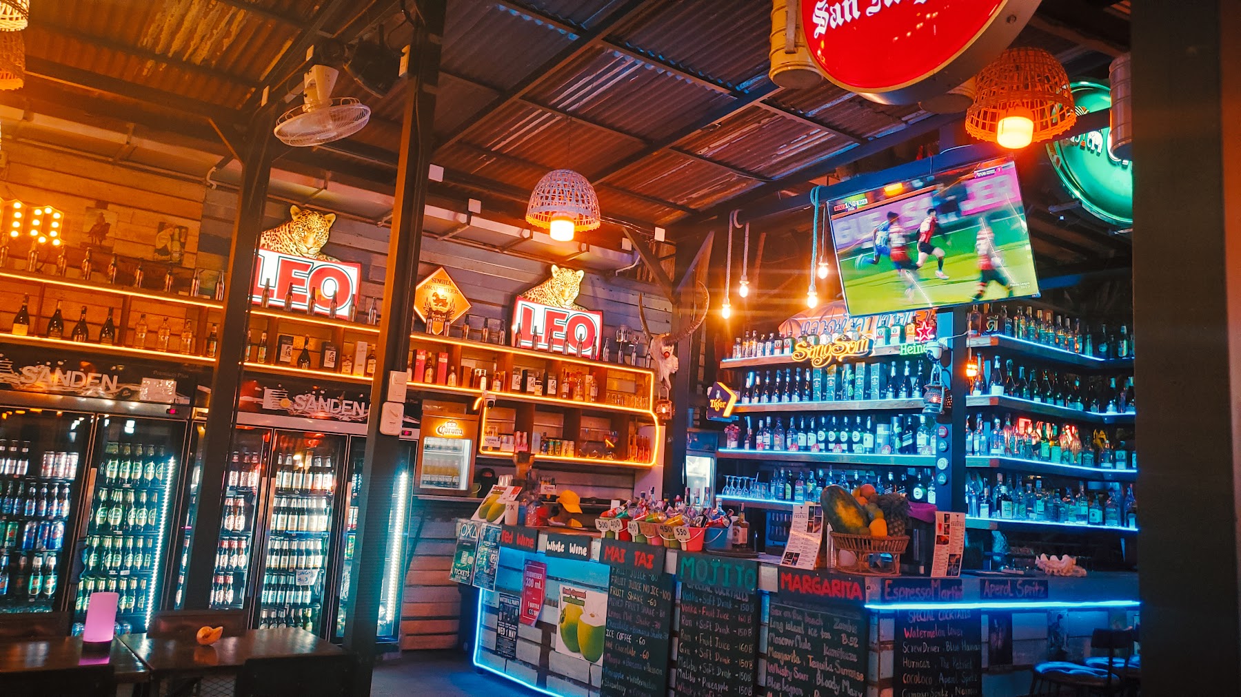 Night Market, Cafe 'Vintage