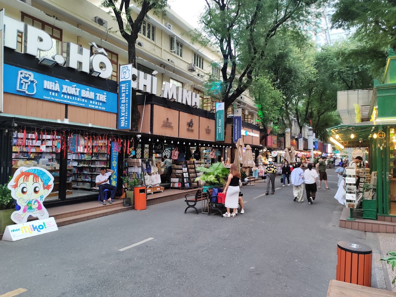 Book Street (Nguyen Van Binh Street)