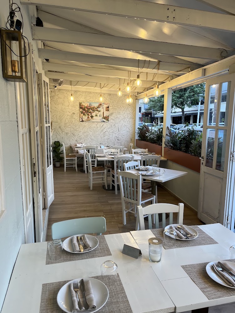 Dinoris Fish Restaurant