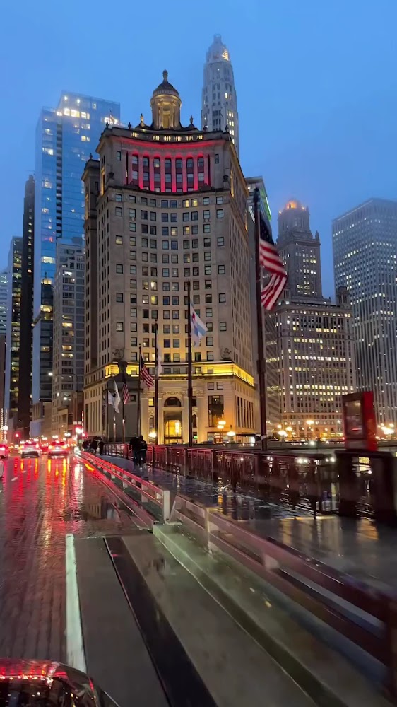 DuSable Bridge (Michigan Avenue Bridge)