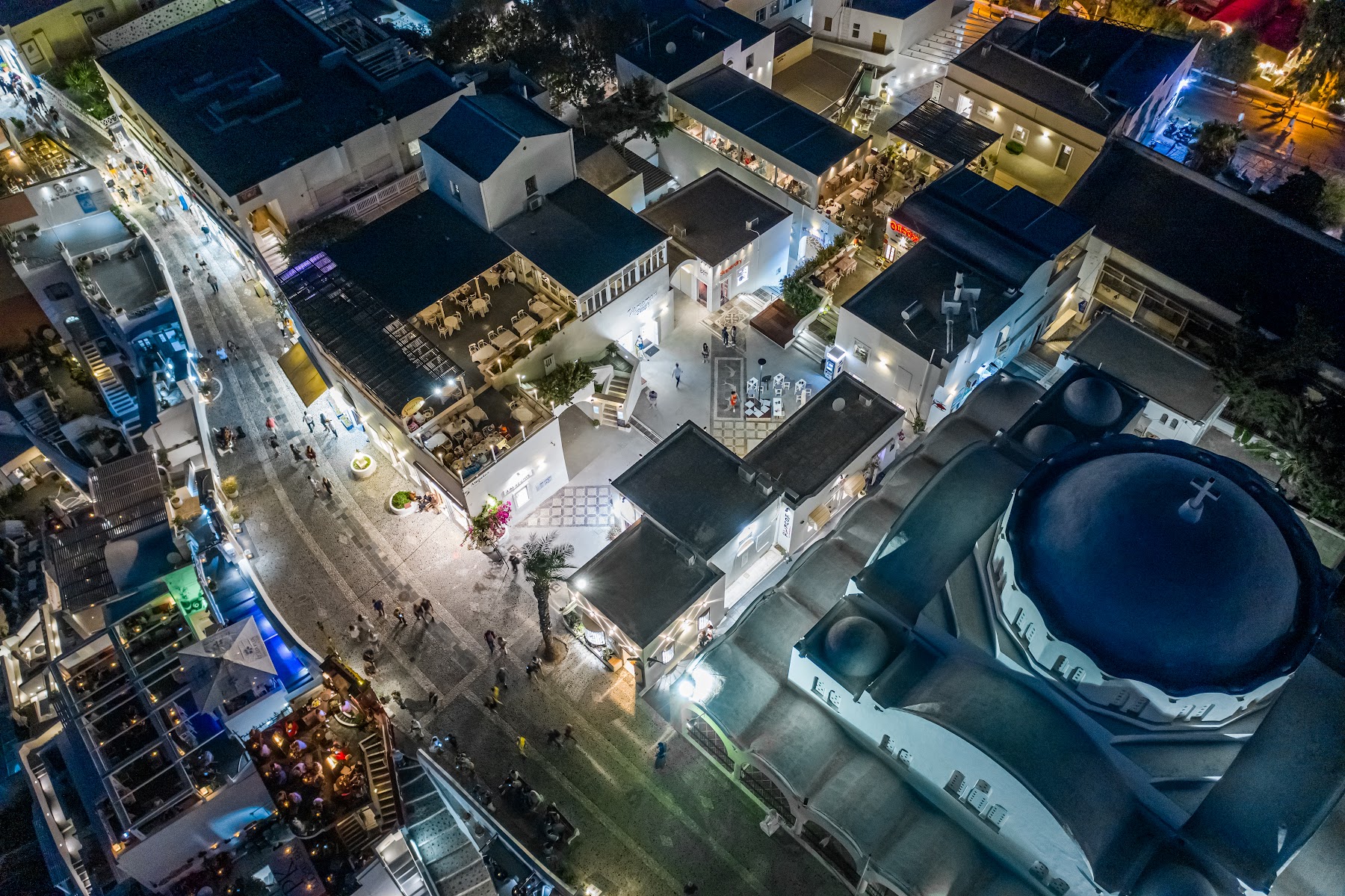 Fira Shopping Street