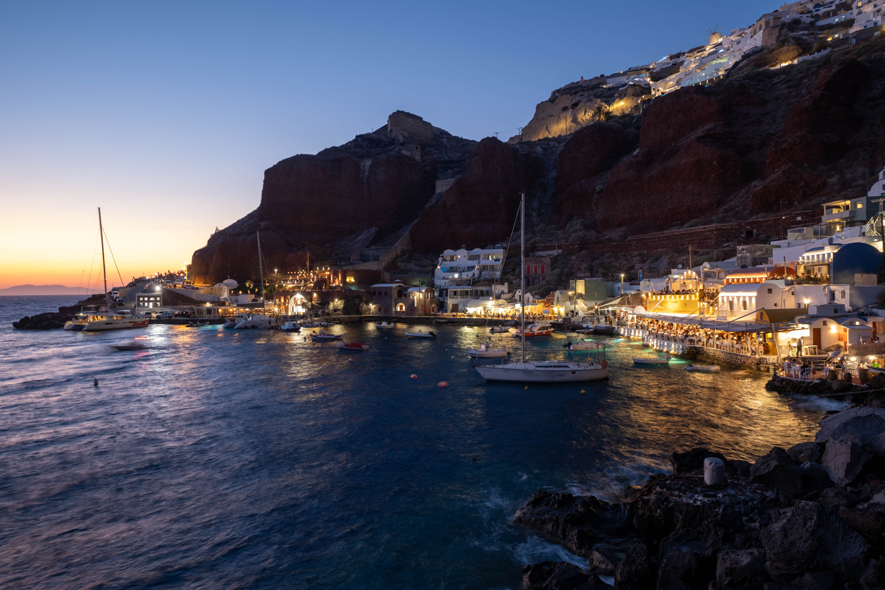 Hike to Ammoudi Bay