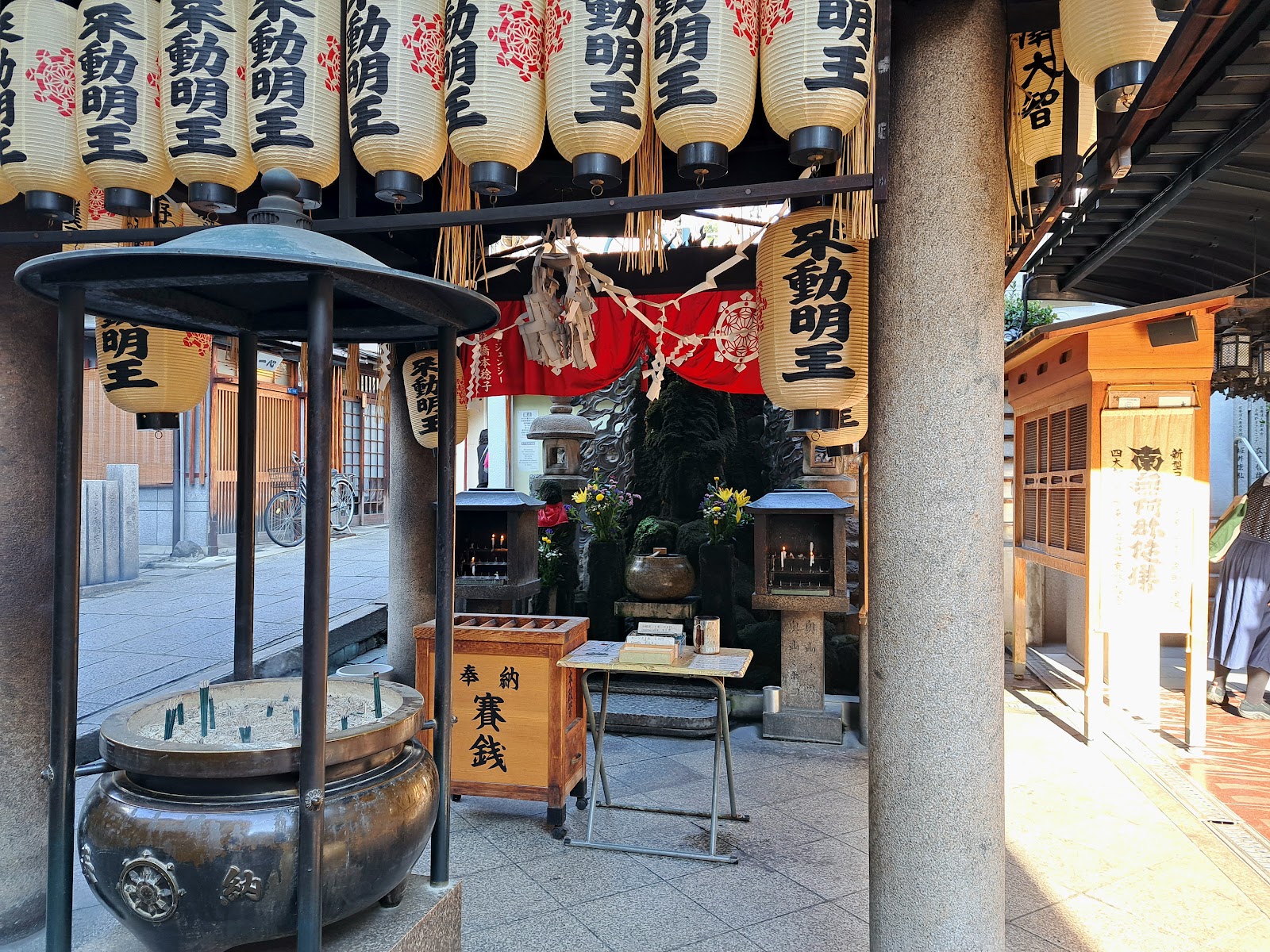Hozenji Yokocho
