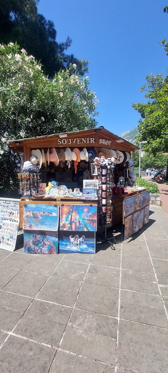Kotor Handicraft Shops