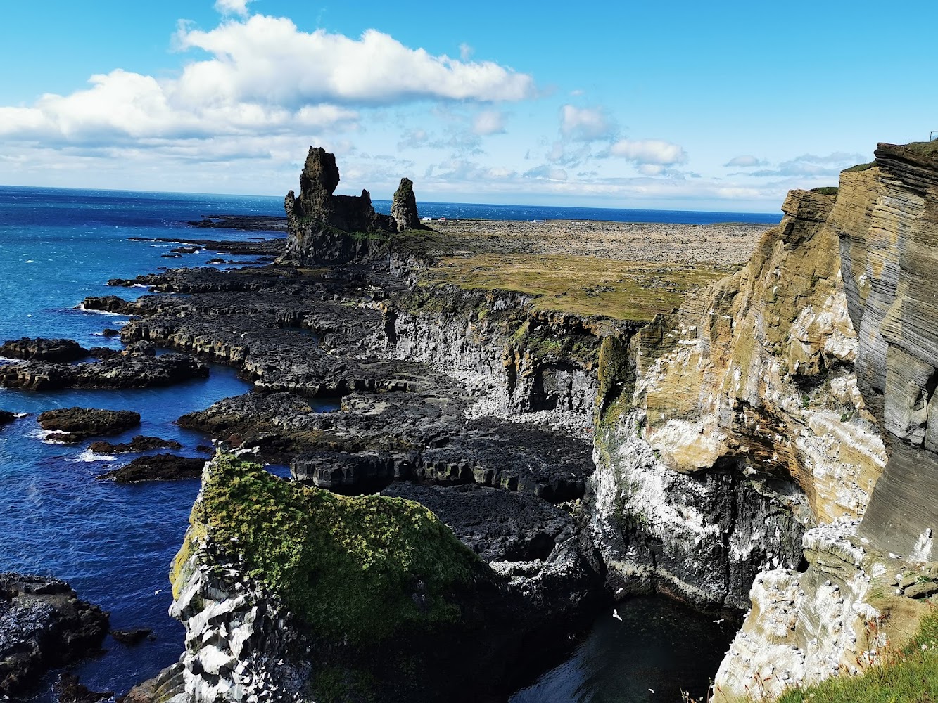 Lóndrangar