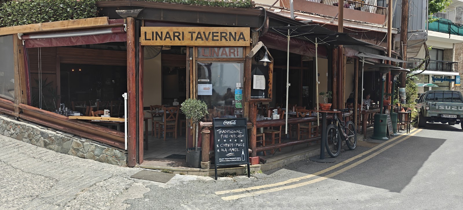 Linari Tavern