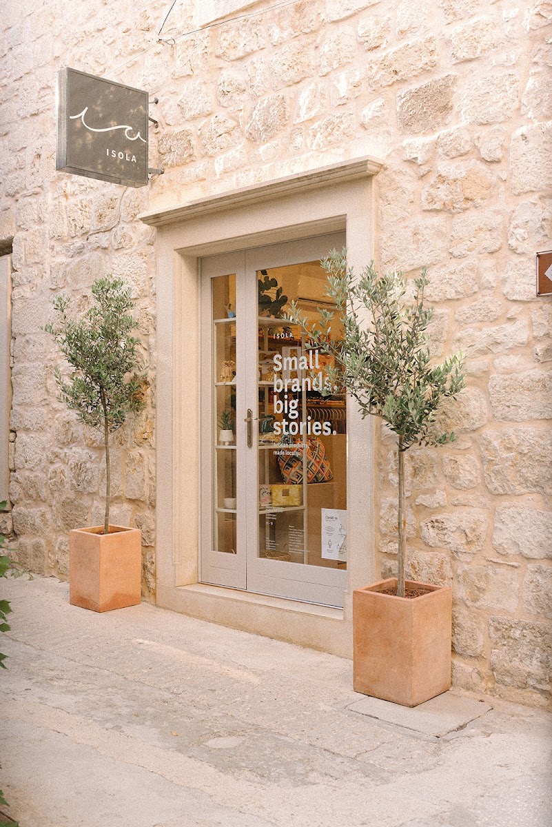 Local Boutiques & Artisan Shops