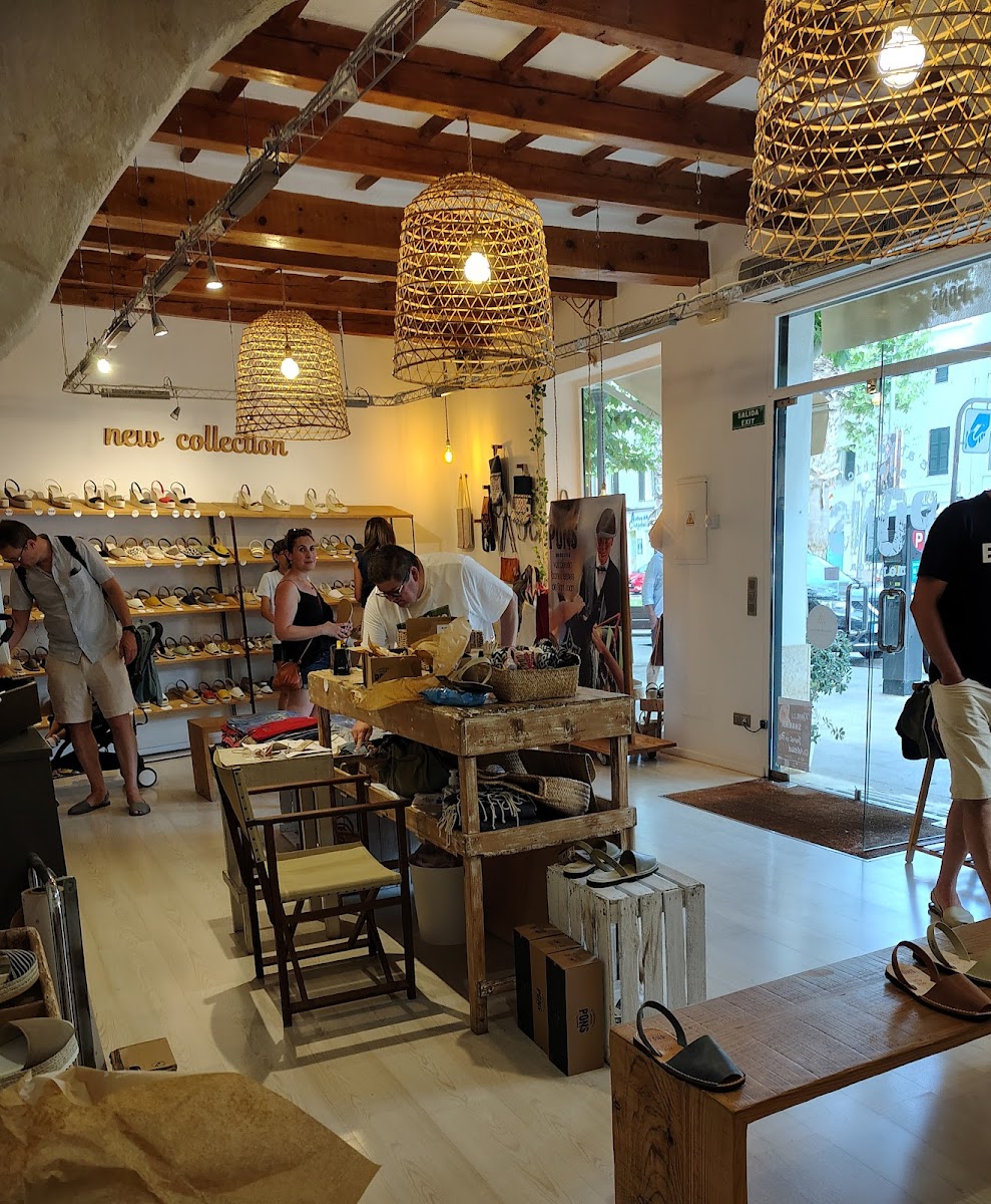 Menorcan Avarca Shops (Ciutadella)