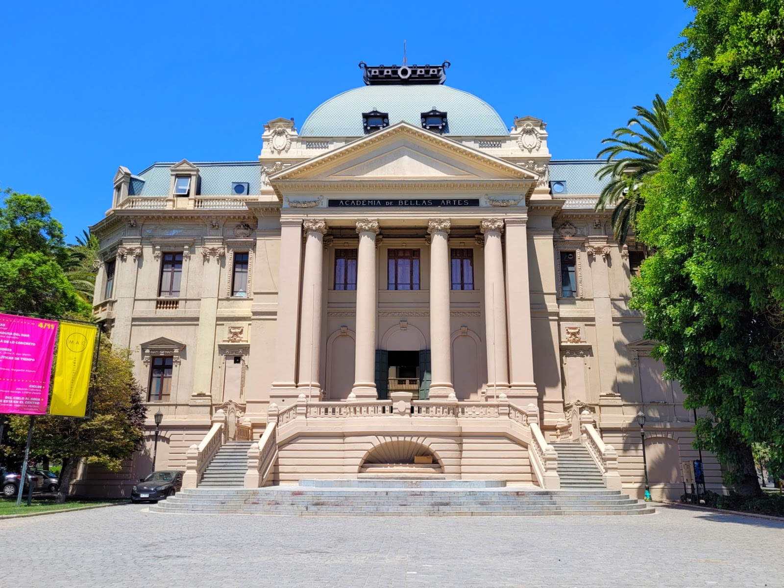 Museo de Arte Contemporáneo (MAC) - Parque Forestal