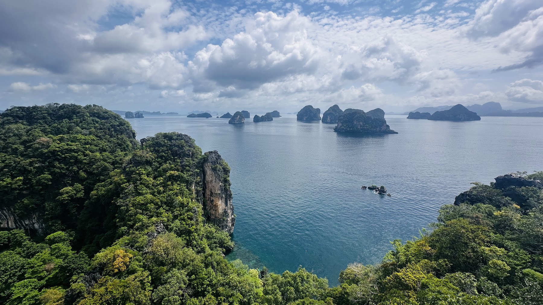 Onboard Lunch (Hong Islands Tour)