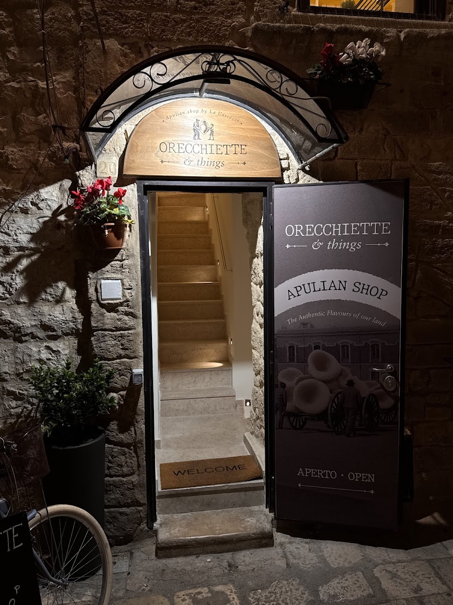 Orecchiette Street (Via dell'Arco Basso)