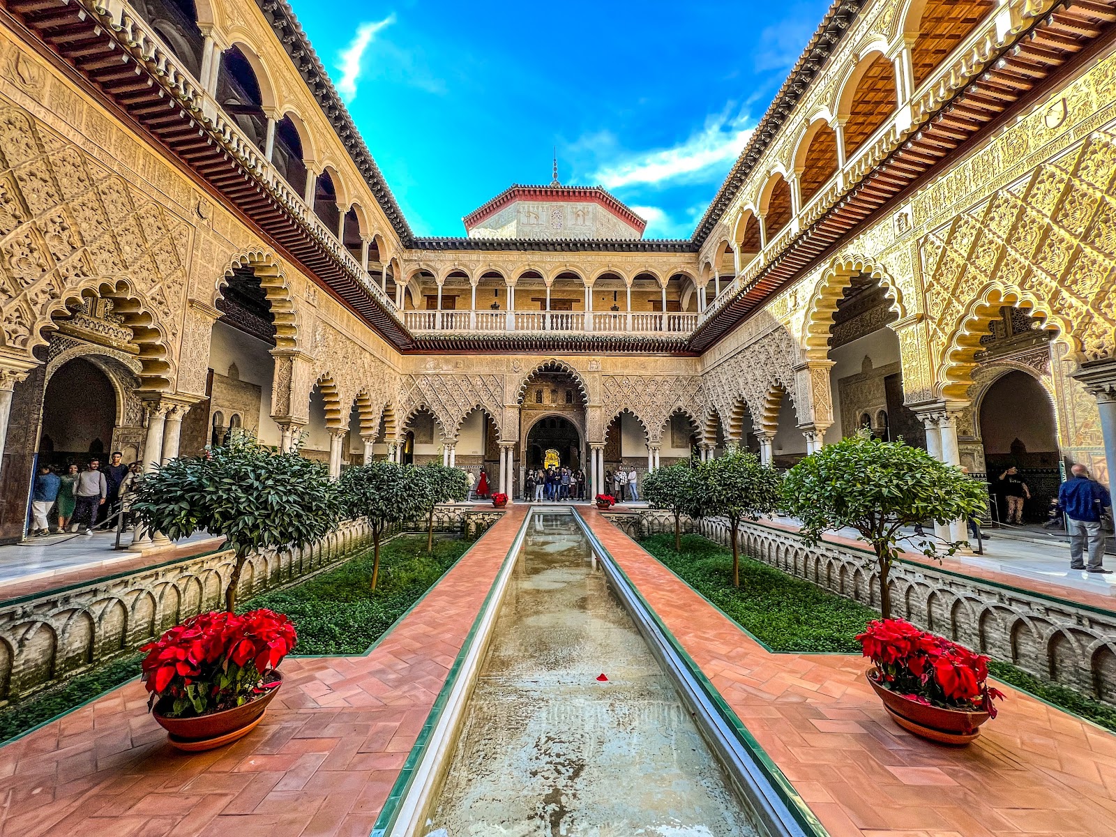 Patio de Banderas