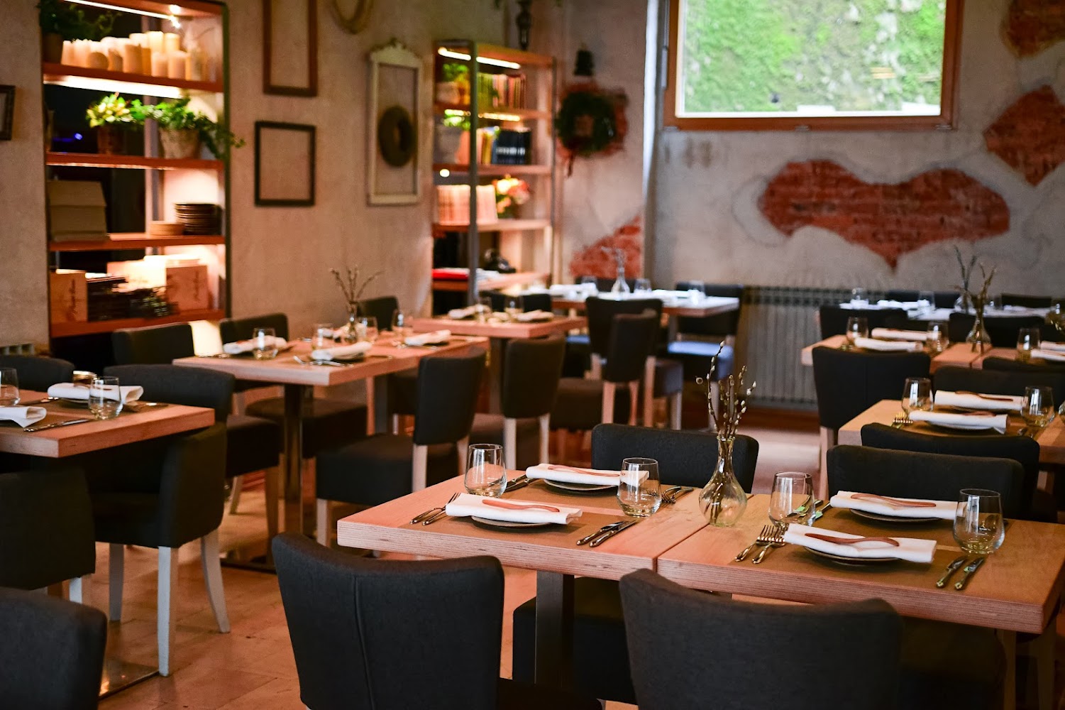 Pod Zidom Bistro & Wine Bar