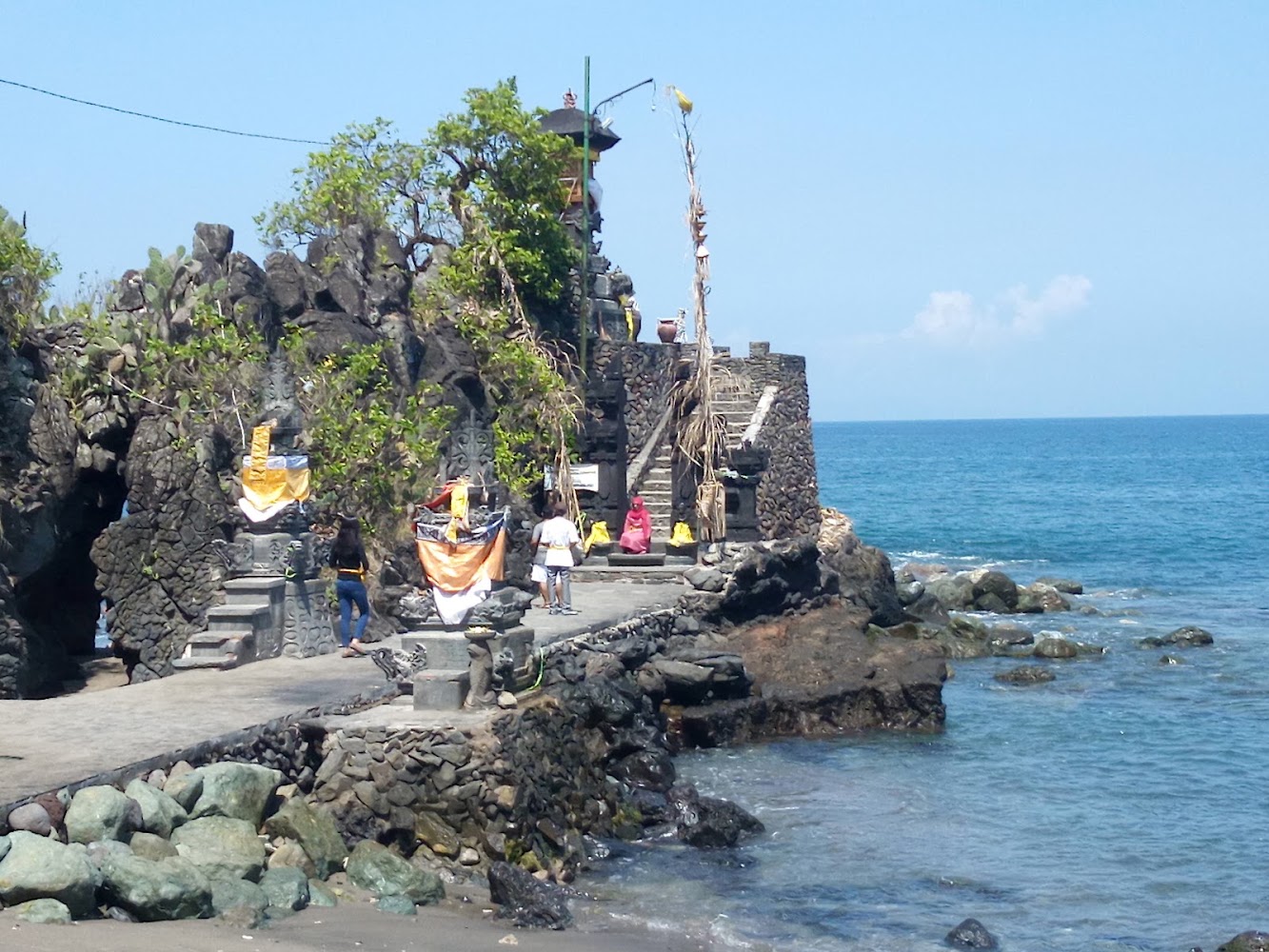 Pura Batu Bolong
