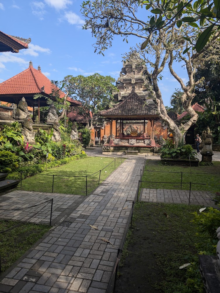 Puri Saren Agung