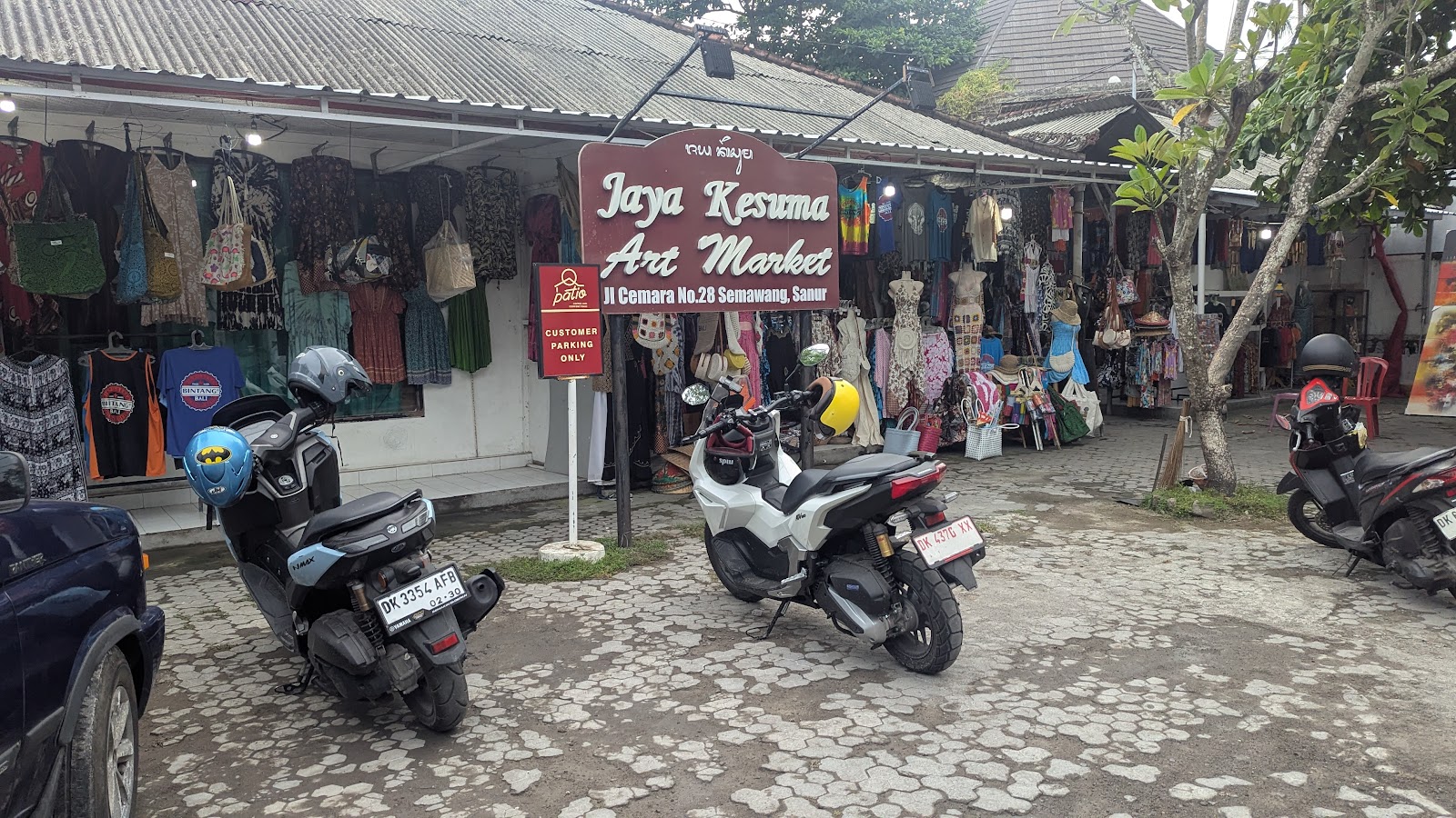Sanur Beach Art Market