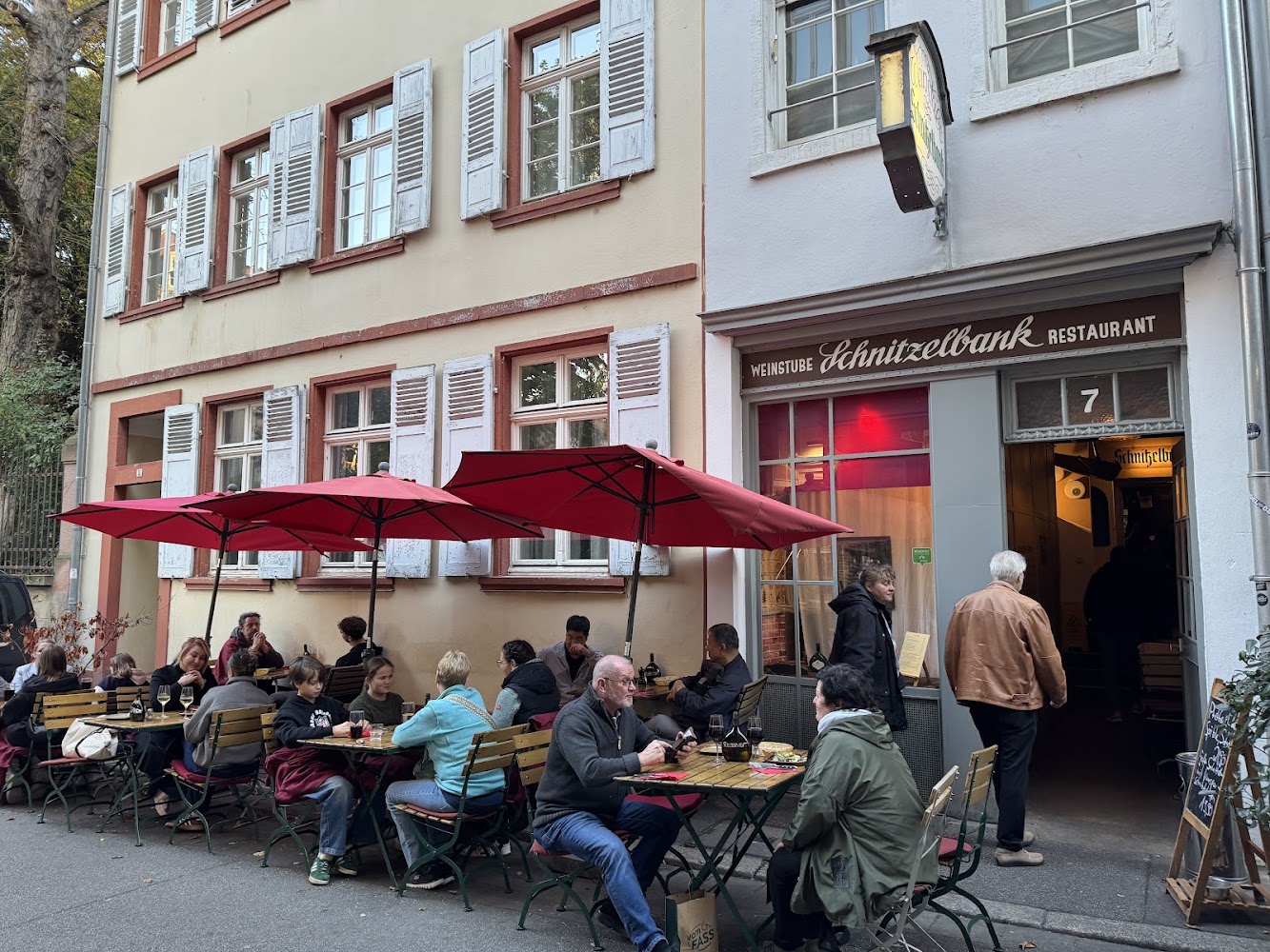 Schnitzelbank