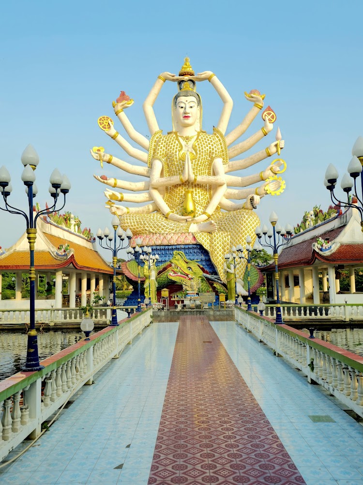 Wat Plai Laem