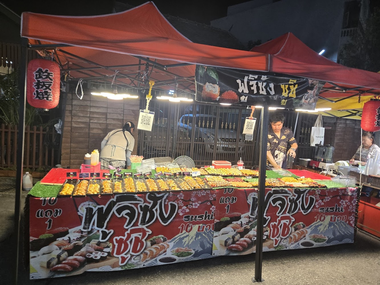 Wua Lai Walking Street Saturday Market