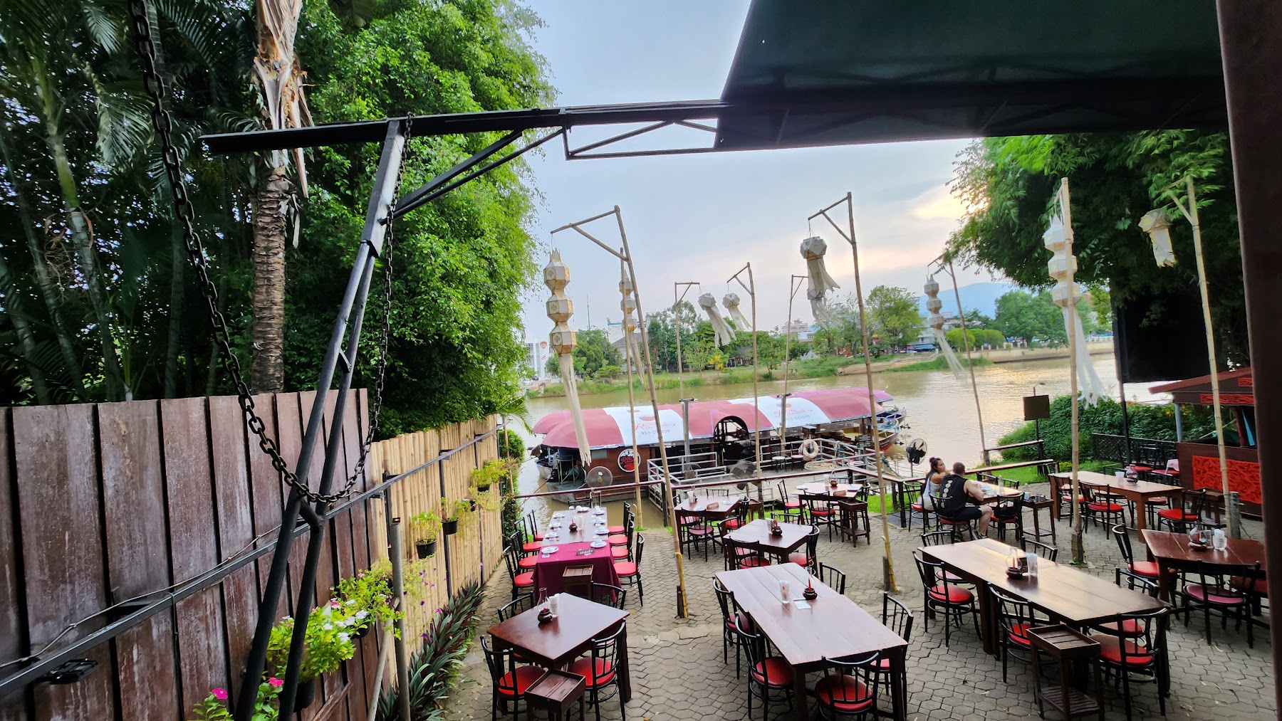 The Riverside Bar & Restaurant