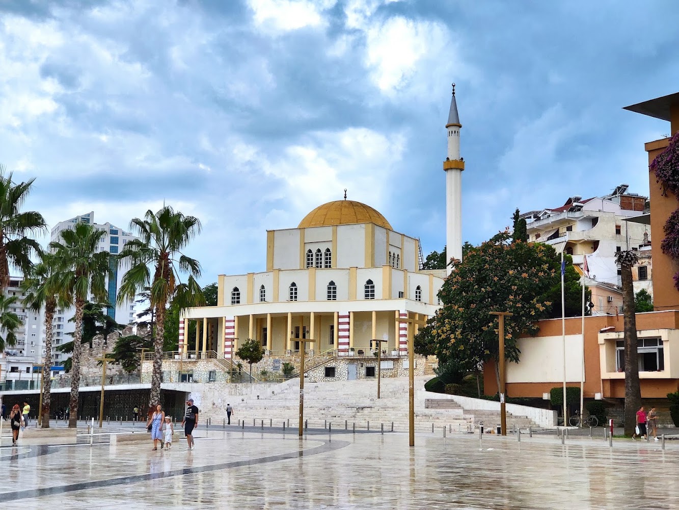 Xhamia E Madhe (Great Mosque)
