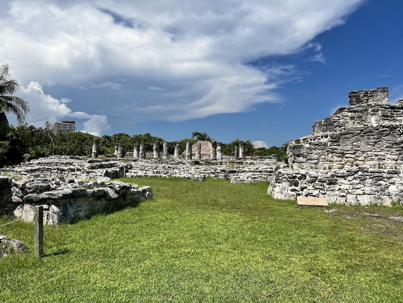 Zona Arqueológica El Rey